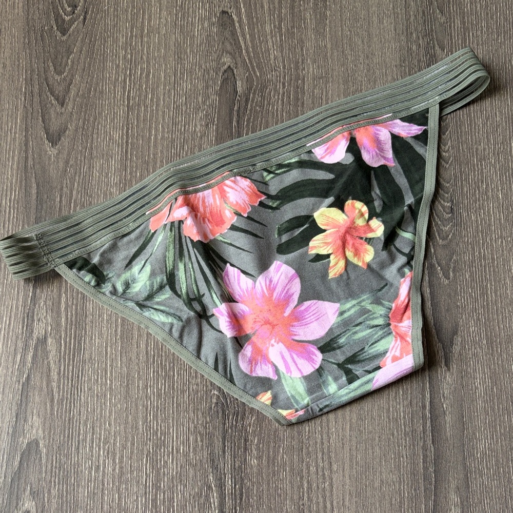 2018 NWT Victoria's Secret Bikini Panty Size Medium - Picture 9 of 11